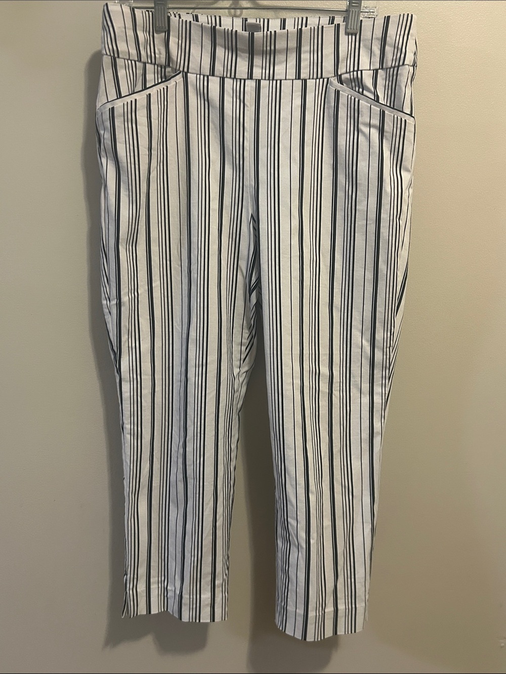 Chico’s Perfect Stretch Striped Crop Pull On Pants Size 2 L 12 Black White